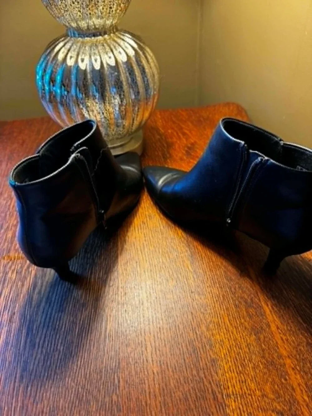 Clarks Collection Black Leather Ankle Boots • Size 6.5 • Excellent Condition